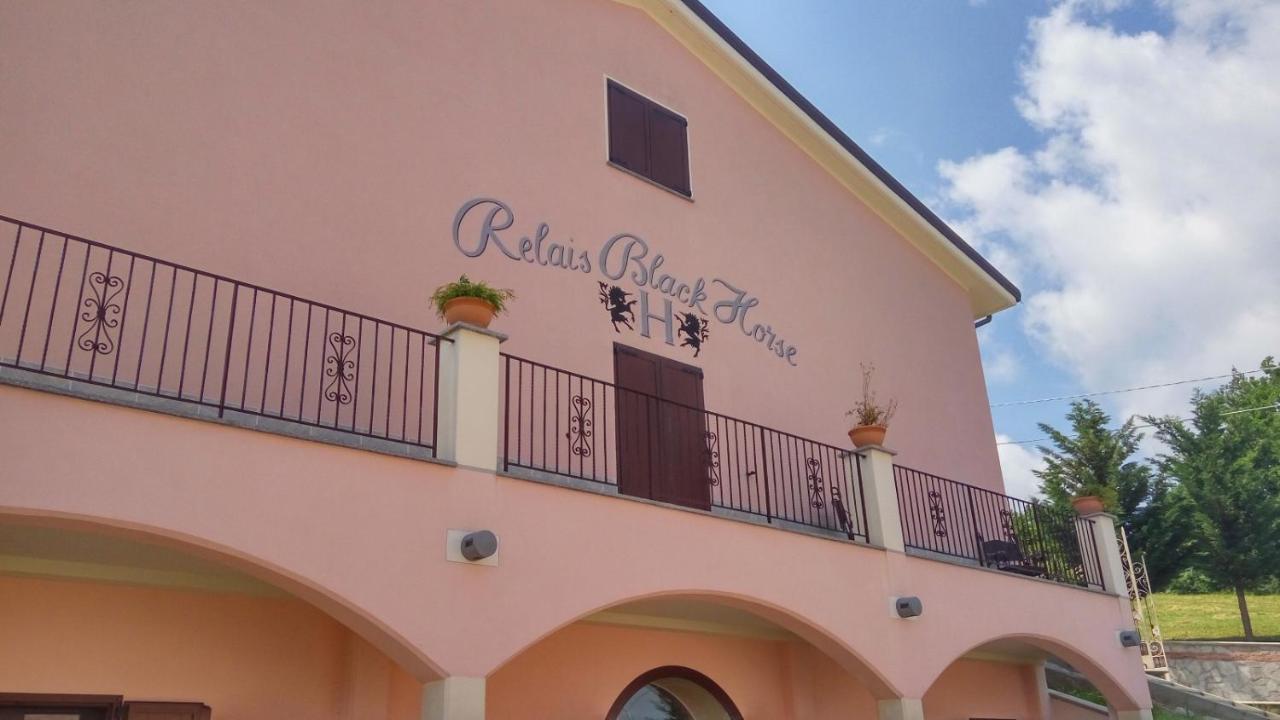 Relais Black Horse Millesimo Exterior photo