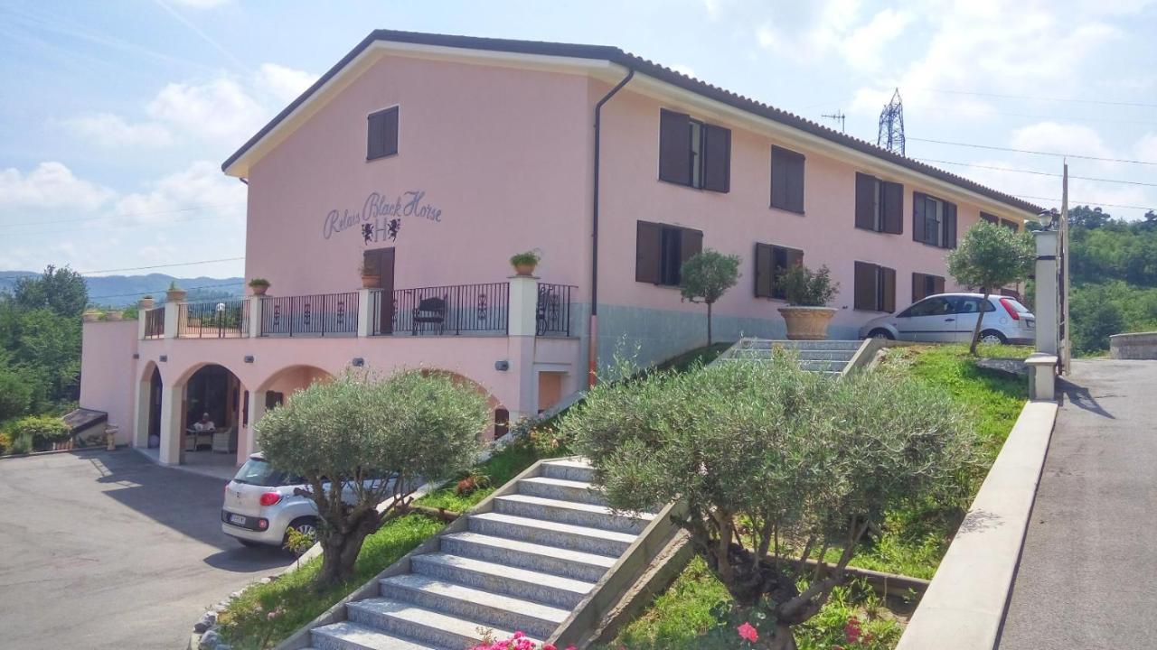 Relais Black Horse Millesimo Exterior photo